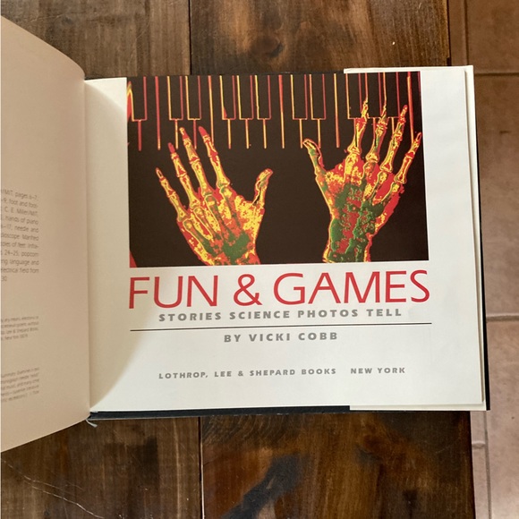 Signed - Fun and Games:Stories Science Photos Tell by Vicki Cobb - First Edition - Picture 12 of 17